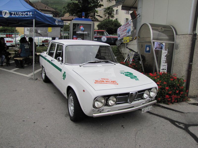 alfaromeo1750berlina3.jpg