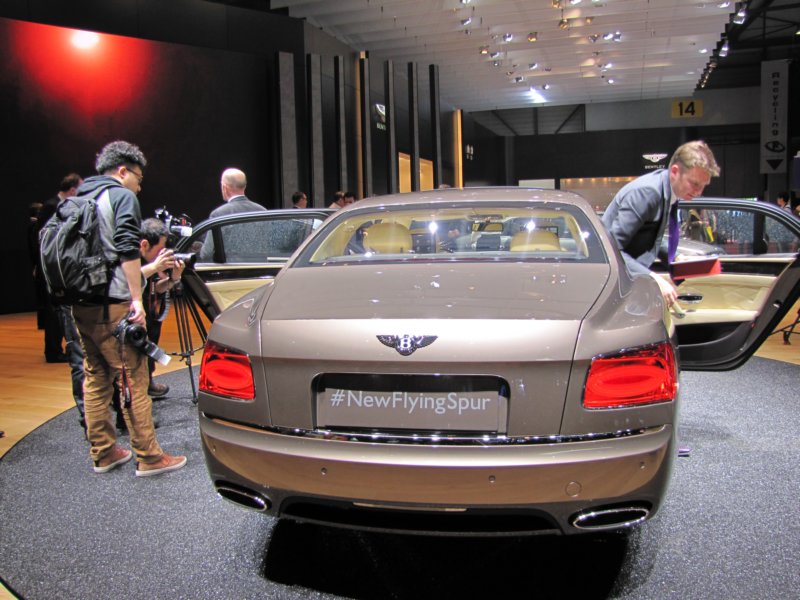 bentleyflyingspur3.jpg