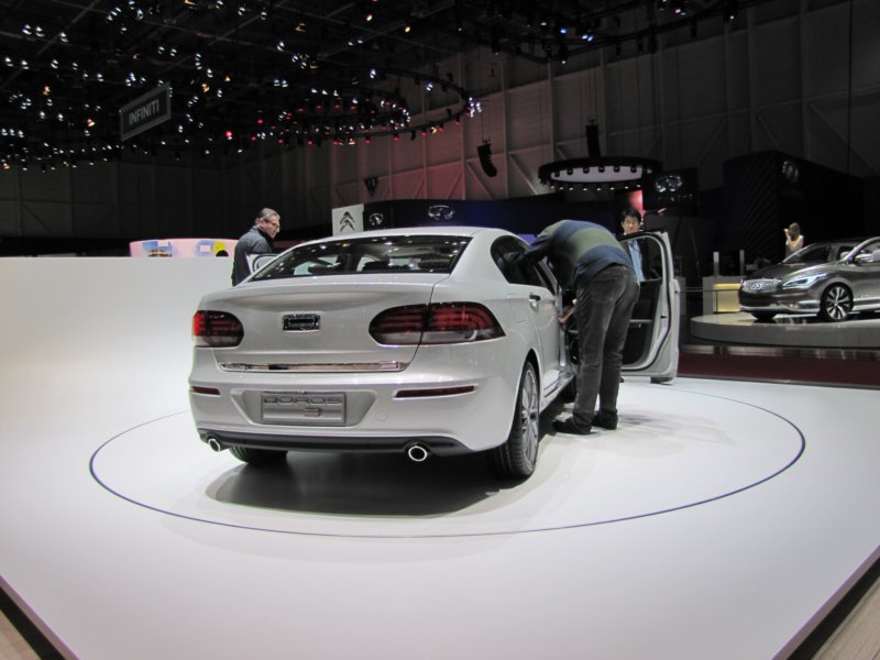 qoros3sedan16.jpg