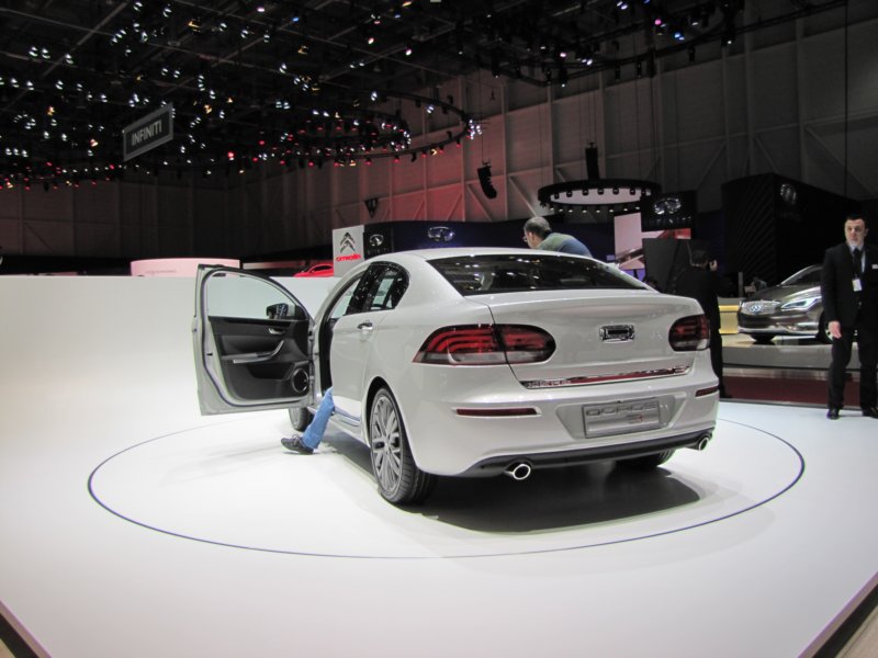 qoros3sedan37.jpg