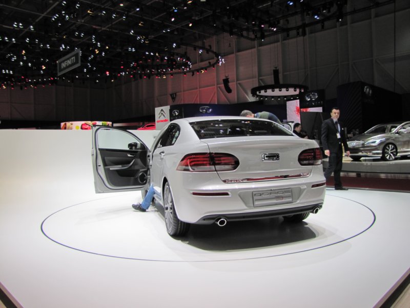 qoros3sedan44.jpg