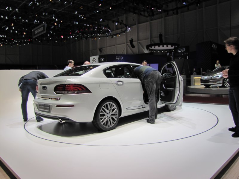 qoros3sedan47.jpg