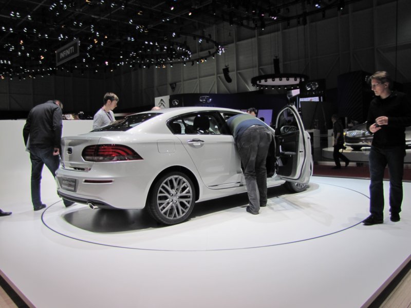 qoros3sedan48.jpg