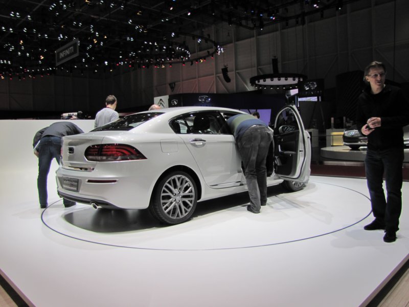 qoros3sedan49.jpg