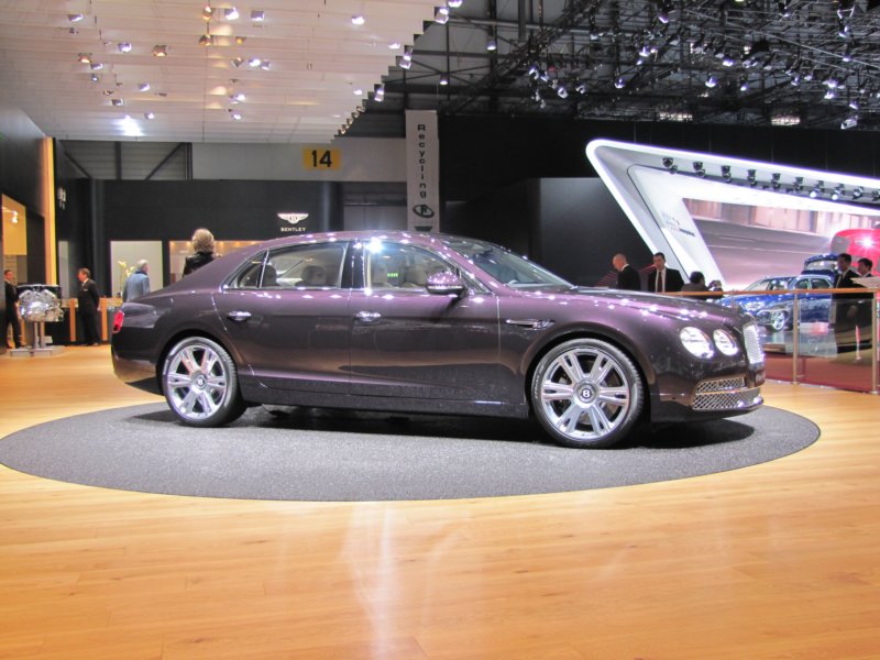 bentleyflyingspur3.jpg