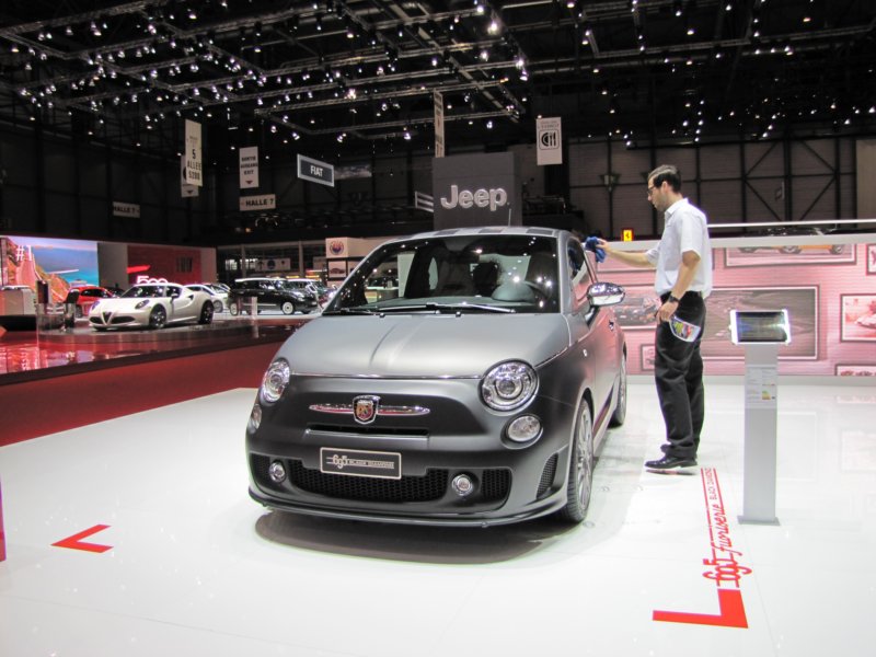 abarth695blackdiamondfuoriserie3.jpg