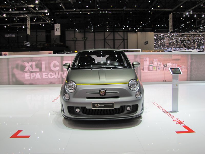 abarth695hypefuoriserie3.jpg