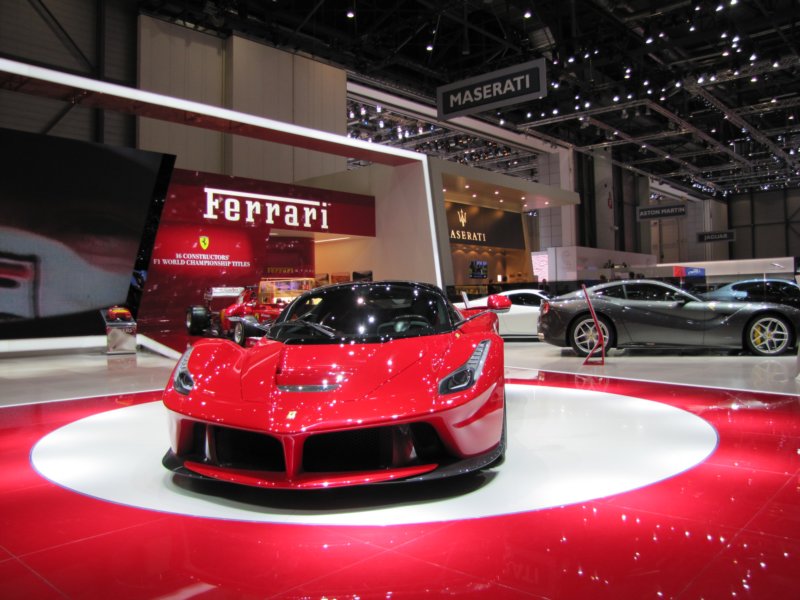 ferrarilaferrari32.jpg