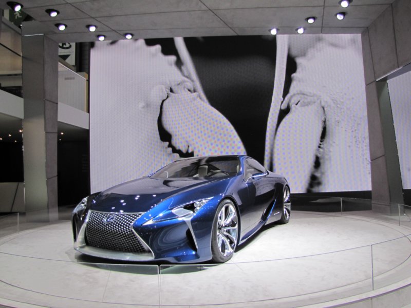 lexuslflc38.jpg