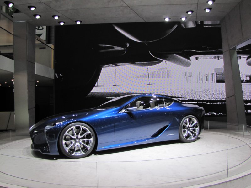 lexuslflc59.jpg