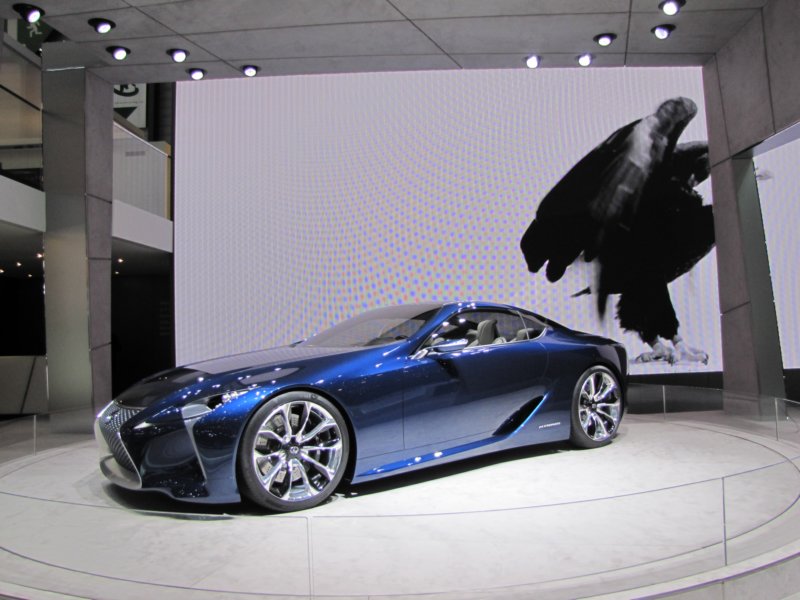 lexuslflc74.jpg