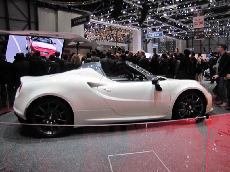 alfaromeo4cspider.jpg