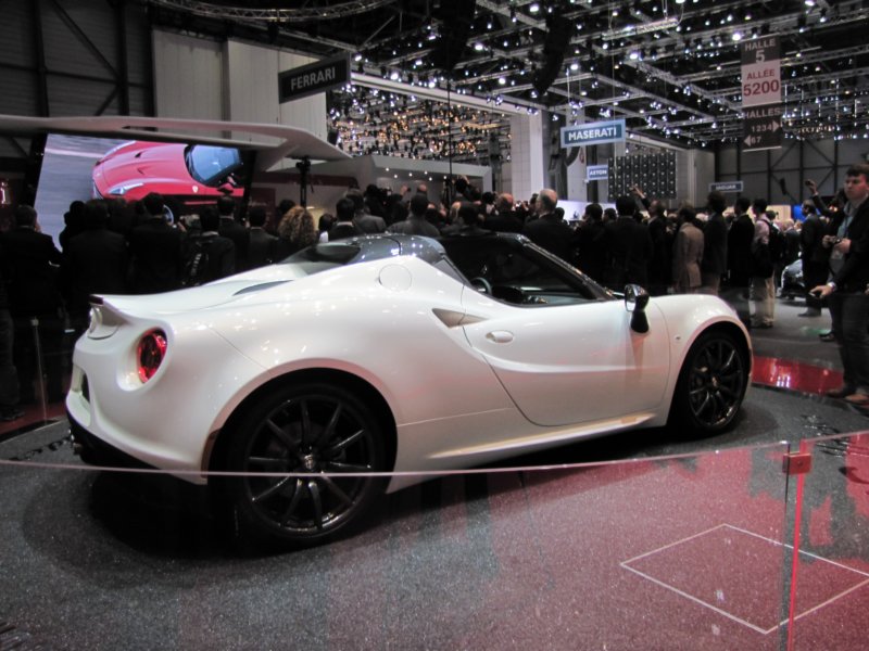 alfaromeo4cspider11.jpg