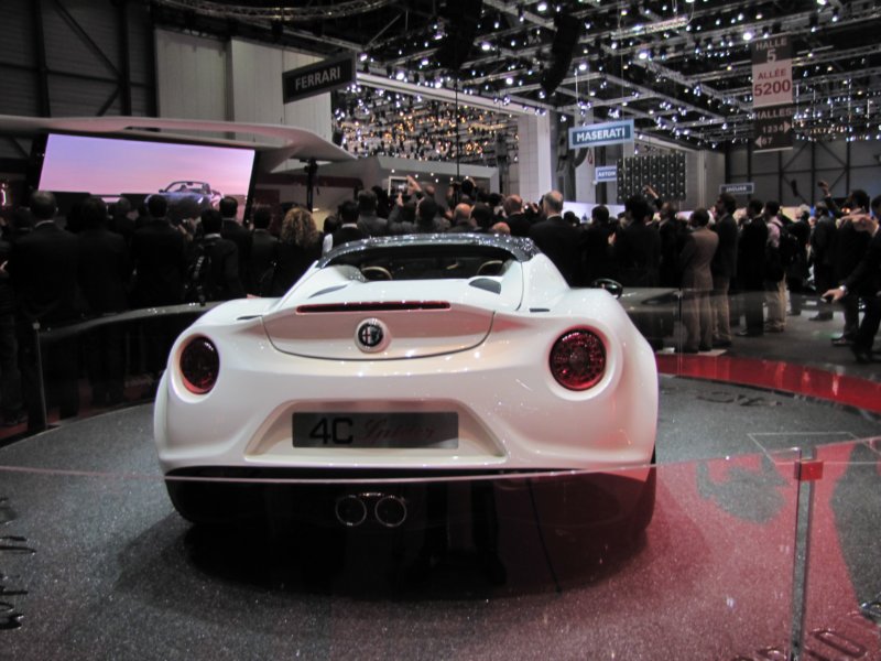 alfaromeo4cspider18.jpg