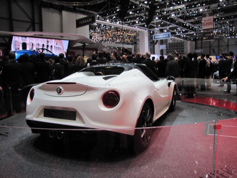alfaromeo4cspider19.jpg