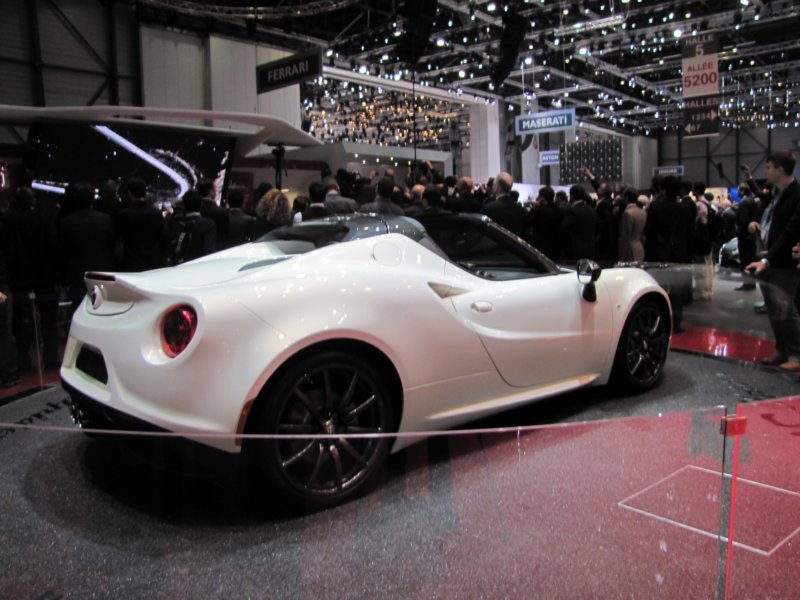 alfaromeo4cspider39.jpg