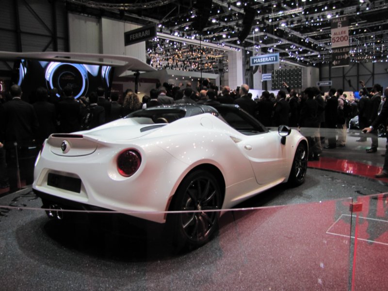 alfaromeo4cspider41.jpg