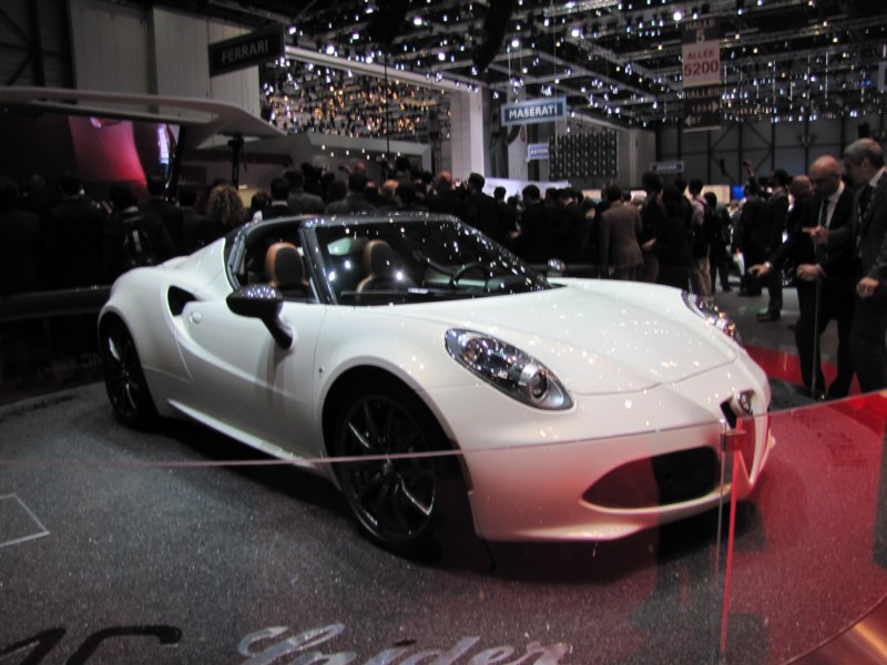 alfaromeo4cspider44.jpg