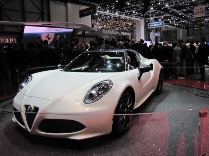 alfaromeo4cspider5.jpg