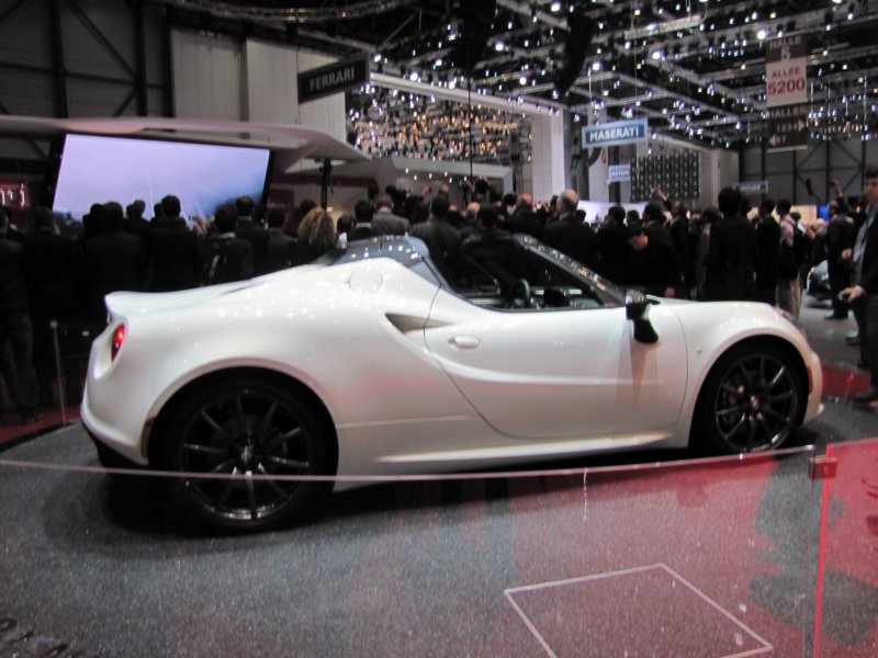 alfaromeo4cspider8.jpg