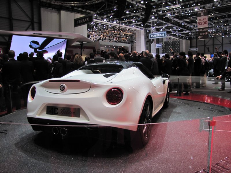 alfaromeo4cspider9.jpg