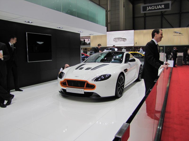 astonmartinv12vantages3.jpg