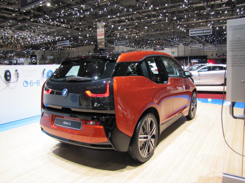 bmwi33.jpg