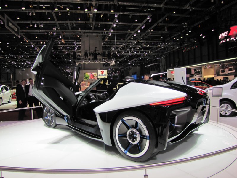 nissanbladeglider32.jpg