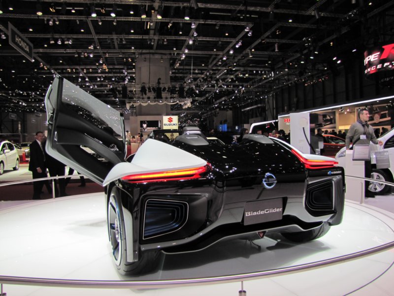 nissanbladeglider42.jpg
