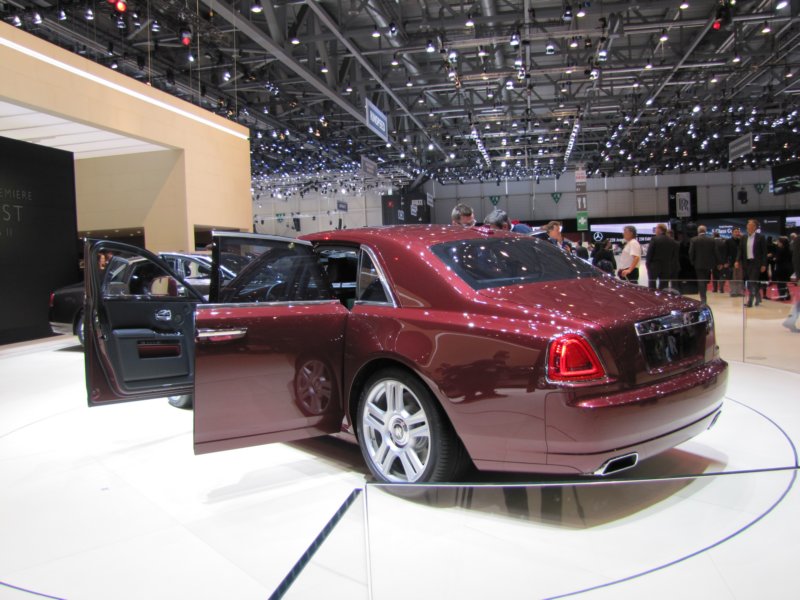 rollsroyceghostseriesii25.jpg