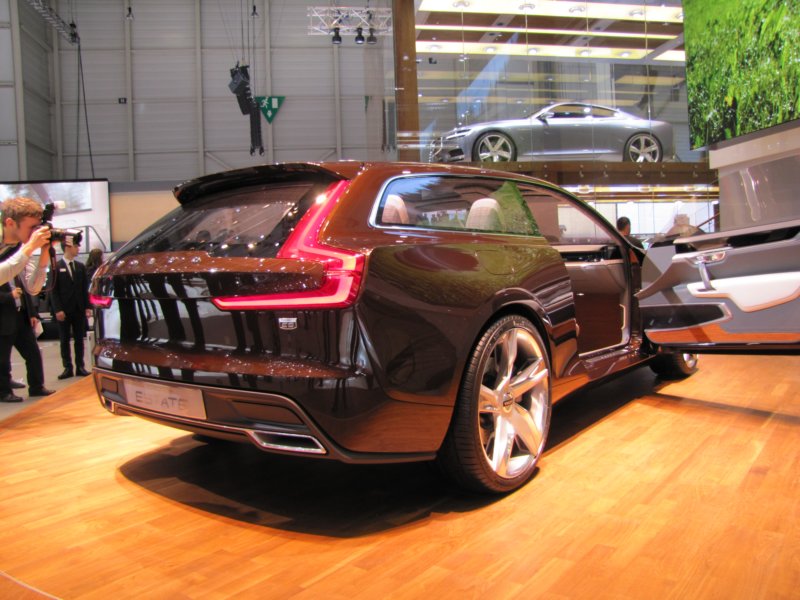 volvoconceptestate12.jpg