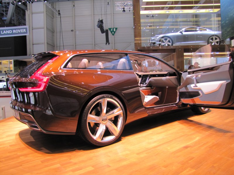 volvoconceptestate7.jpg