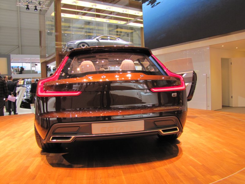 volvoconceptestate9.jpg