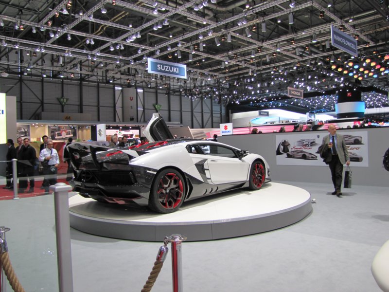 nimrodavantirossolamborghiniaventador18.jpg