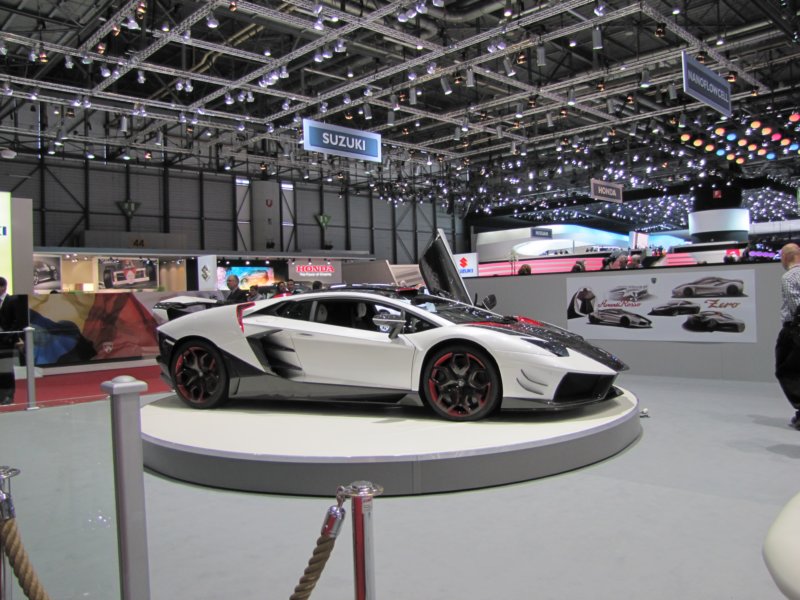 nimrodavantirossolamborghiniaventador21.jpg