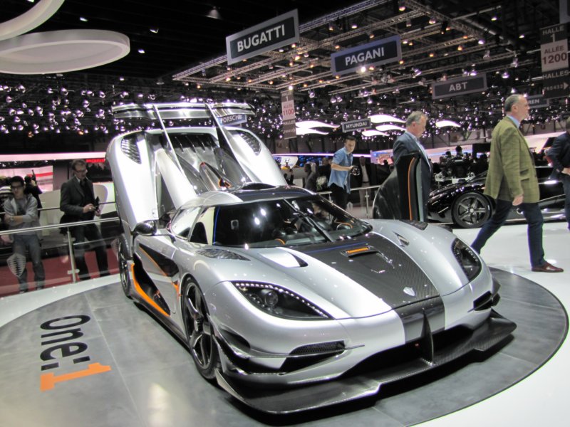koenigseggone18.jpg