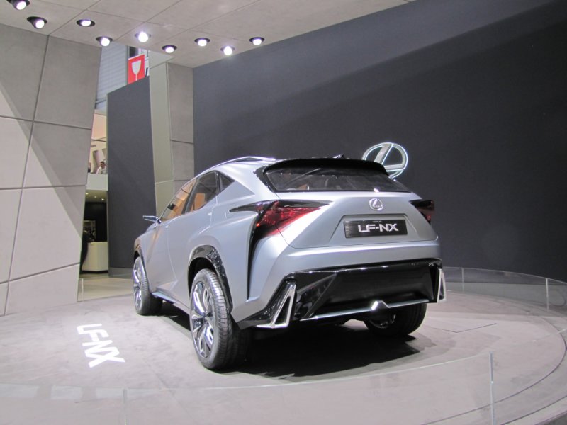 lexuslfnx11.jpg