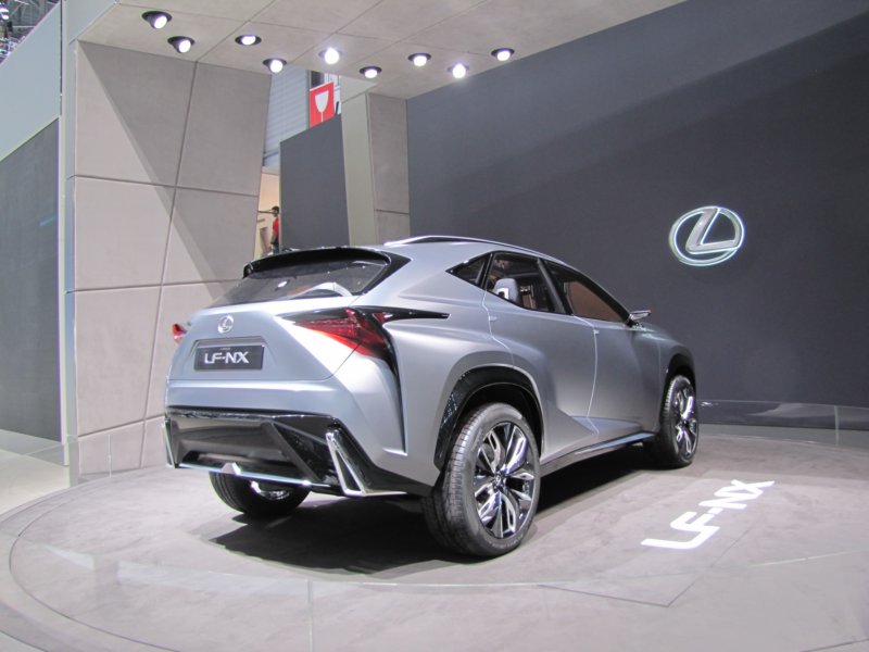 lexuslfnx22.jpg