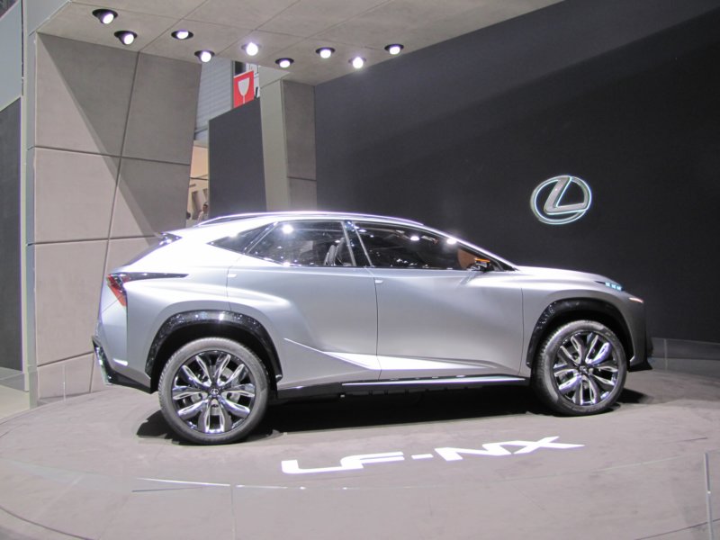 lexuslfnx29.jpg