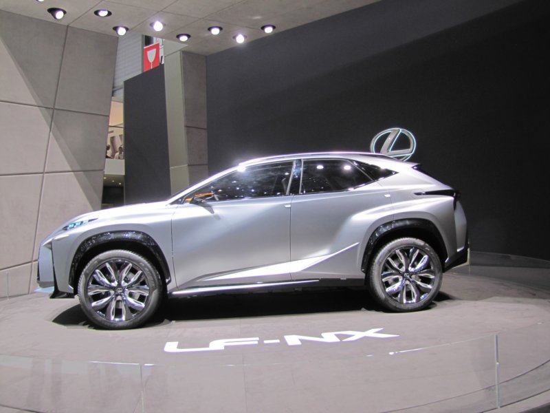 lexuslfnx3.jpg