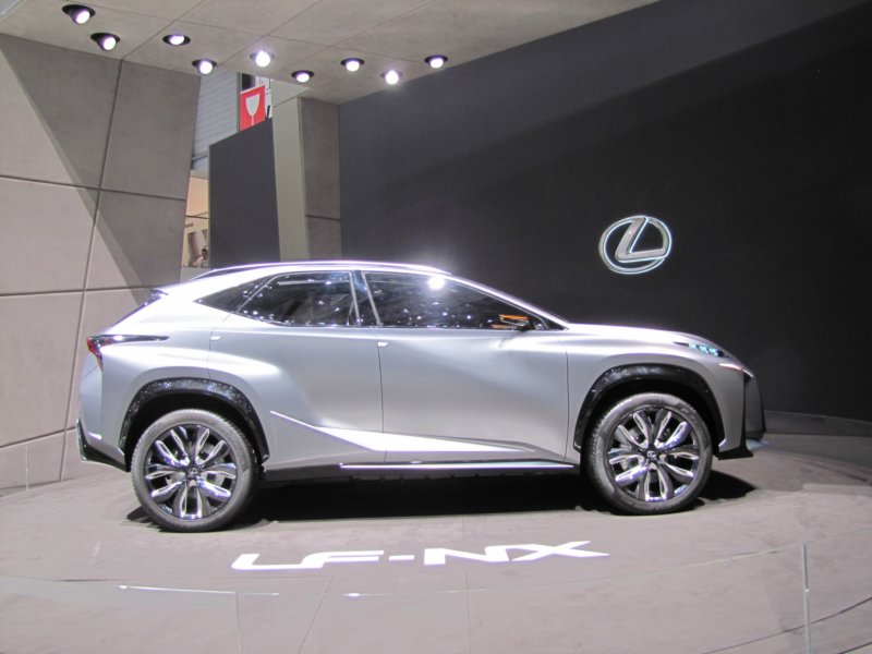 lexuslfnx31.jpg