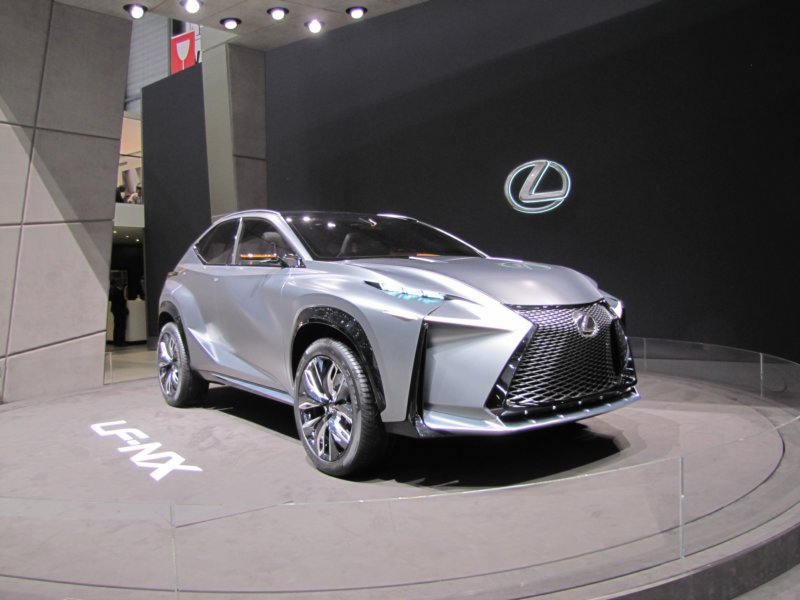 lexuslfnx41.jpg