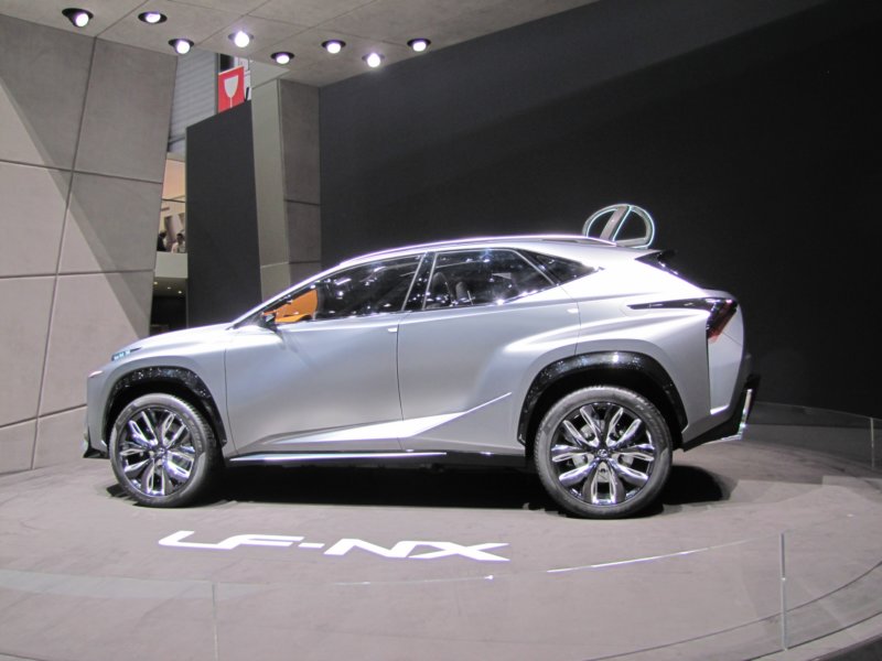 lexuslfnx5.jpg