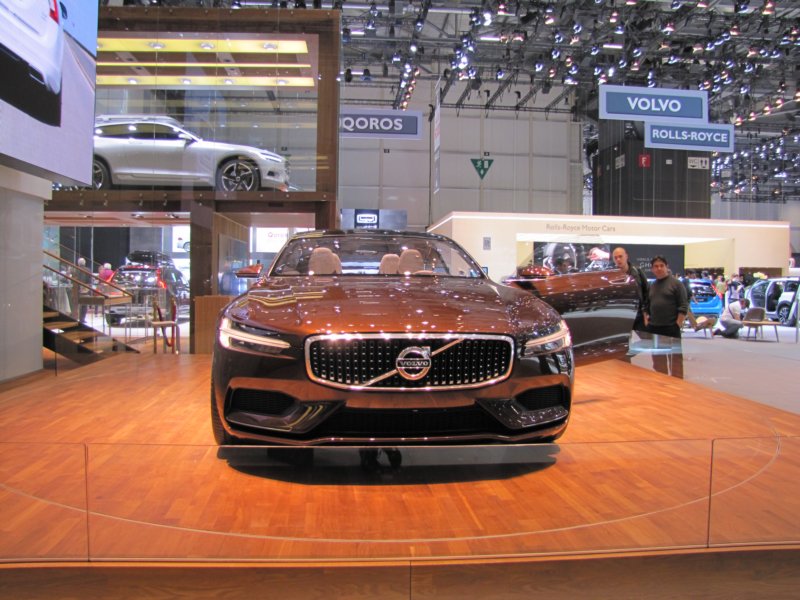 volvoconceptestate10.jpg