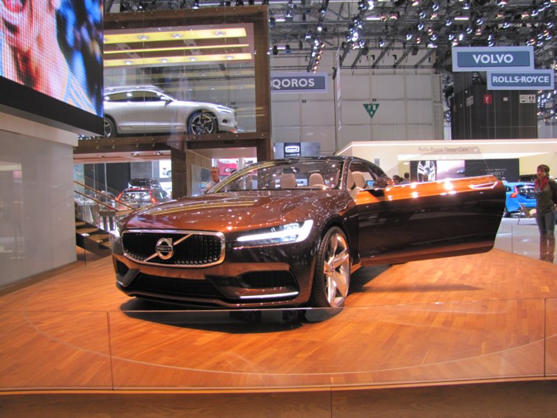 volvoconceptestate30.jpg