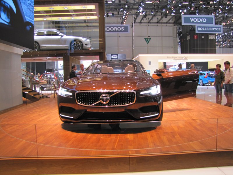volvoconceptestate33.jpg
