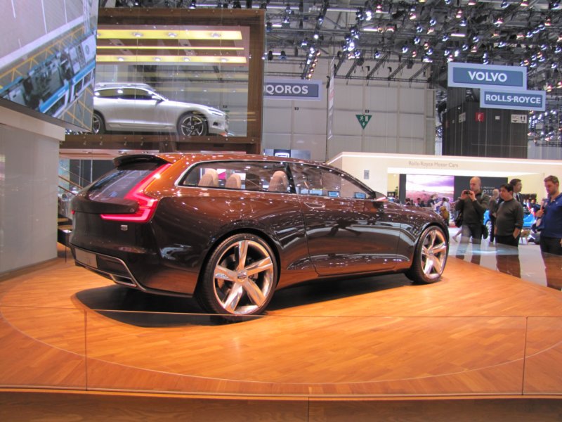 volvoconceptestate63.jpg