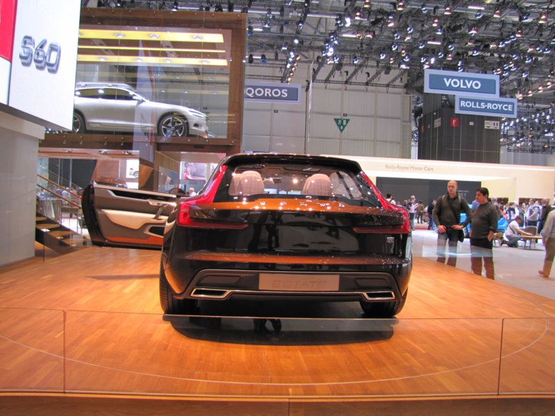volvoconceptestate67.jpg