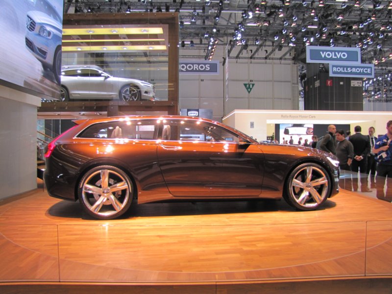volvoconceptestate73.jpg