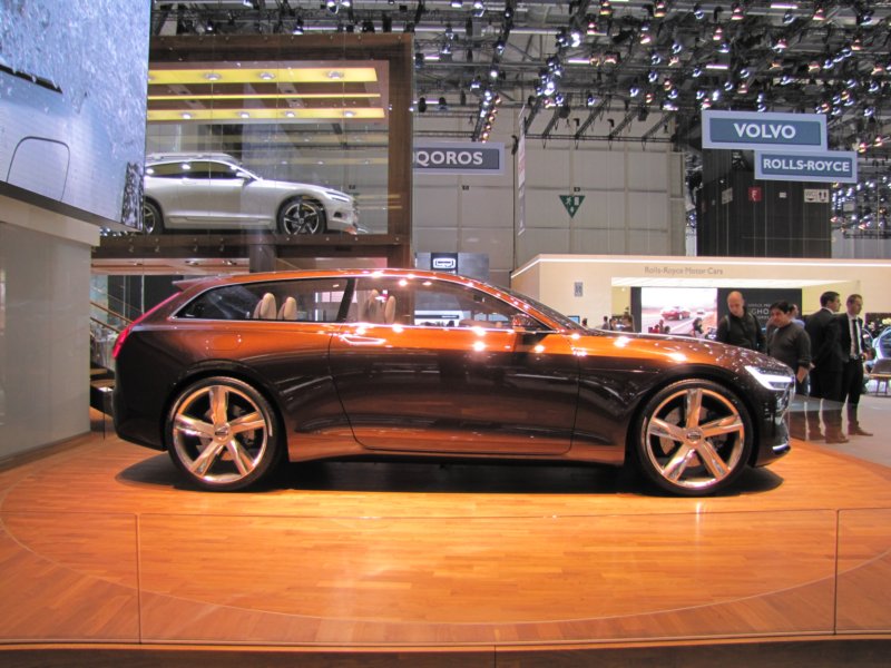 volvoconceptestate77.jpg